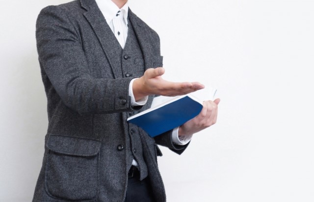 研修を自社で行うか、外注するか、それぞれの特徴は?